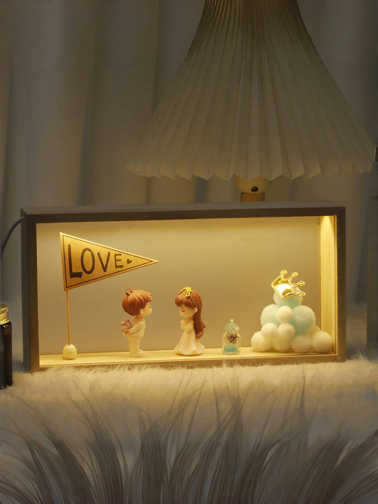 Wooden-Frame Couple Diorama Night Light