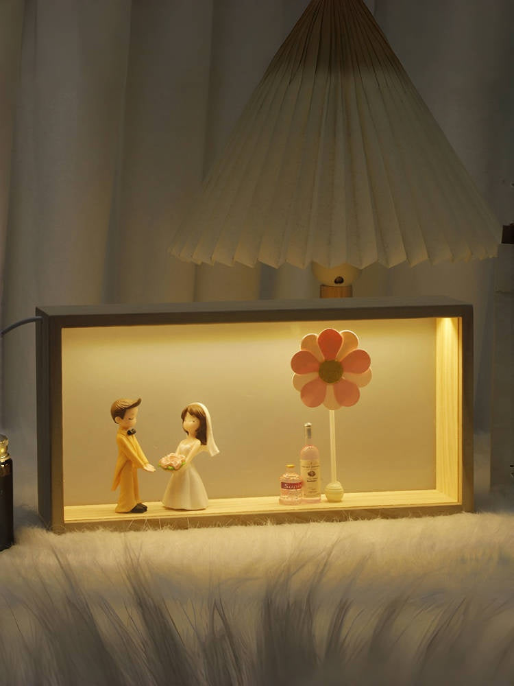 Wooden-Frame Couple Diorama Night Light